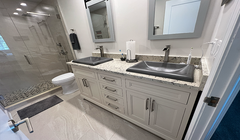 Double-vanity primary bath